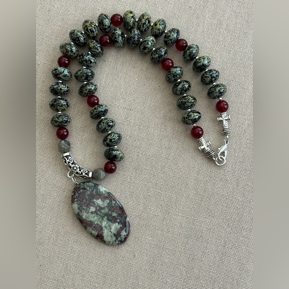 22-1/2 inch Glass bead Necklace NWOT - Picture 9 of 16